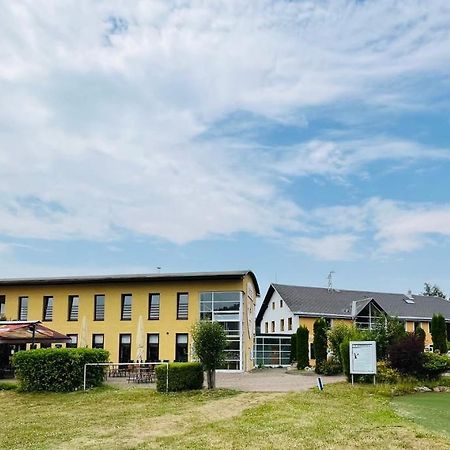 Jested Golf Restaurace A Penzion Svetla pod Jestedem Экстерьер фото