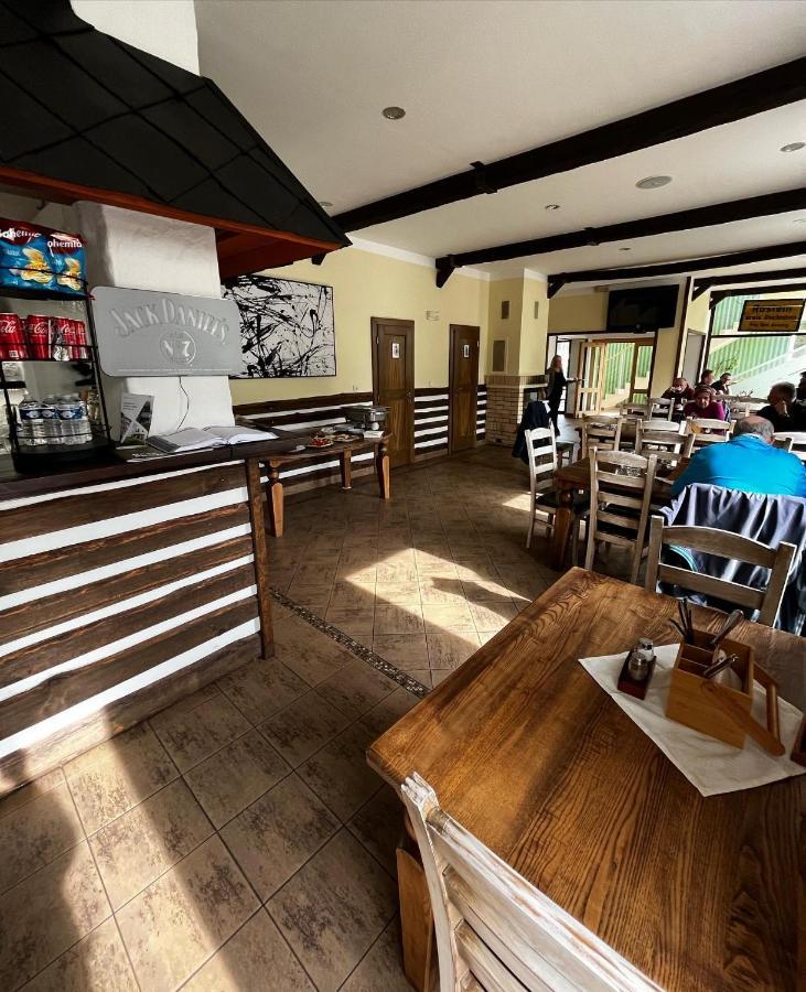 Jested Golf Restaurace A Penzion Svetla pod Jestedem Экстерьер фото