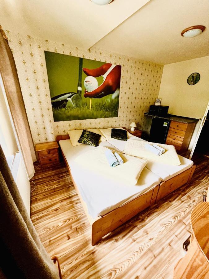 Jested Golf Restaurace A Penzion Svetla pod Jestedem Экстерьер фото
