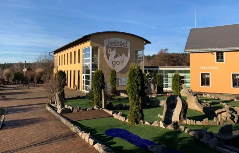 Jested Golf Restaurace A Penzion Svetla pod Jestedem Экстерьер фото