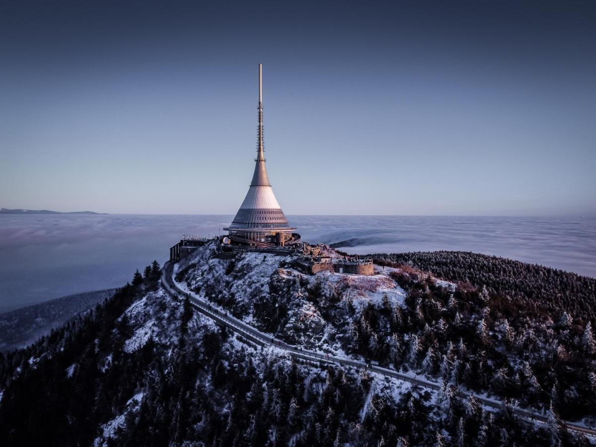 Jested Golf Restaurace A Penzion Svetla pod Jestedem Экстерьер фото